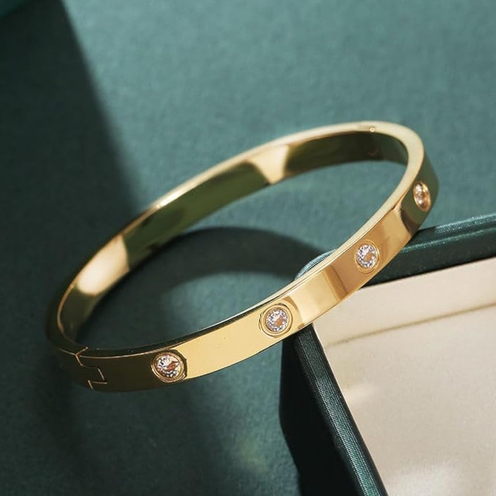 Chic Gold and White Floral Bracelet Set - Picture 3 of 7
